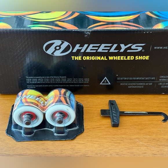 Brand new Heelys Pro 20 in original packaging (size 9) - Picture 3 of 7